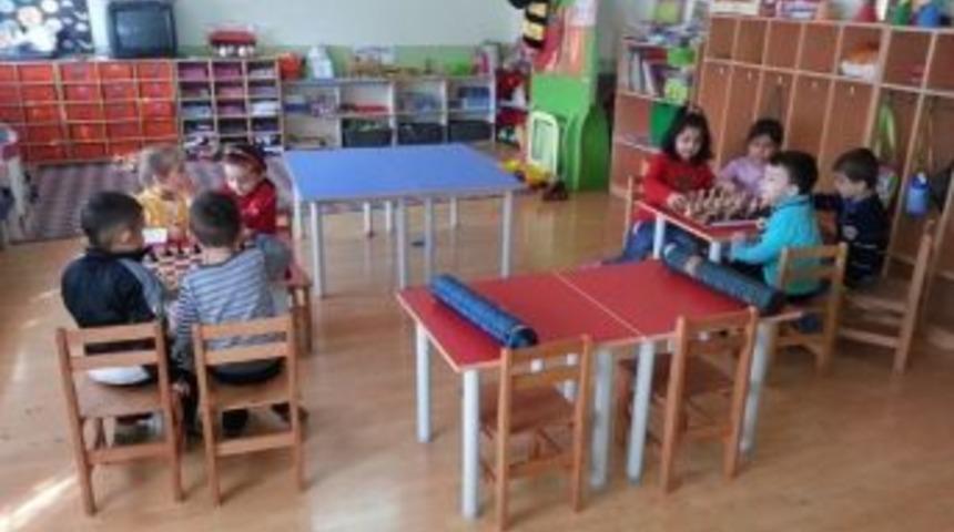 Atat&uuml;rk İlkokulu Ana Sınıfı &Ouml;ğrencileri Satran&ccedil; &Ouml;ğreniyor