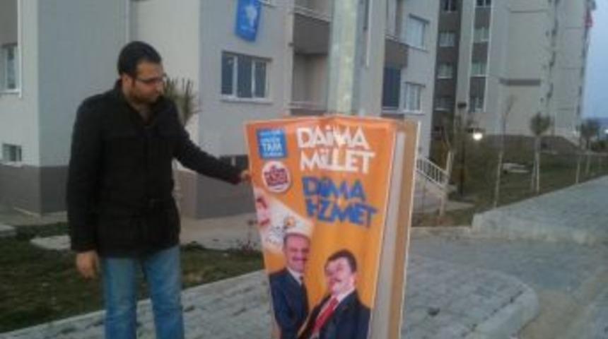 Kula'da Se&ccedil;im Afişlerine Saldırı
