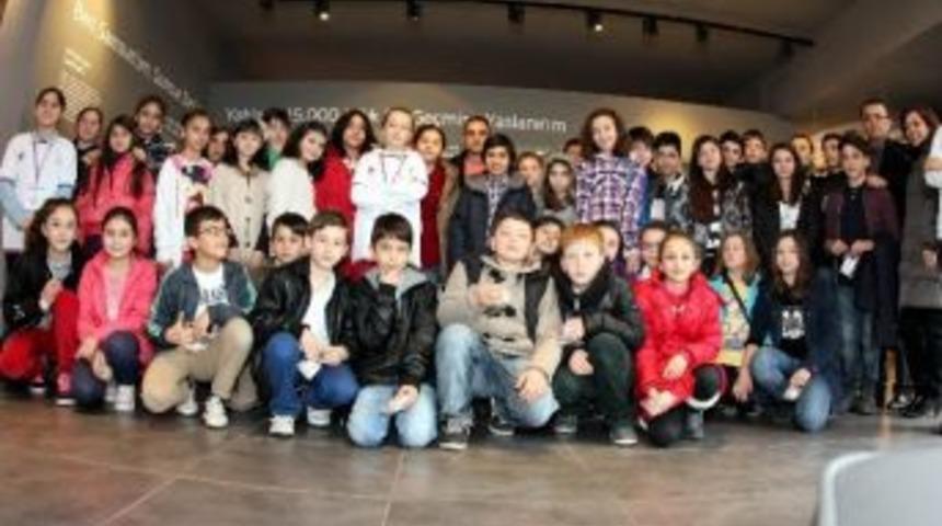 K&uuml;&ccedil;&uuml;k G&ouml;n&uuml;ll&uuml; Rehberler 'kent M&uuml;zesi'ni Tanıttı