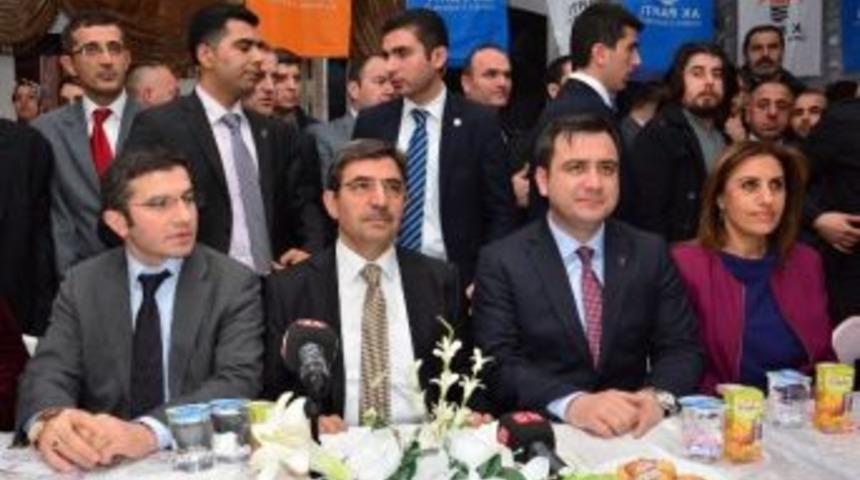 Bakan G&uuml;ll&uuml;ce: &ldquo;esatpaşa Ve &Ouml;rnek Mahallesi'nin Tapu Sorununu &Ccedil;&ouml;zeceğiz&rdquo;