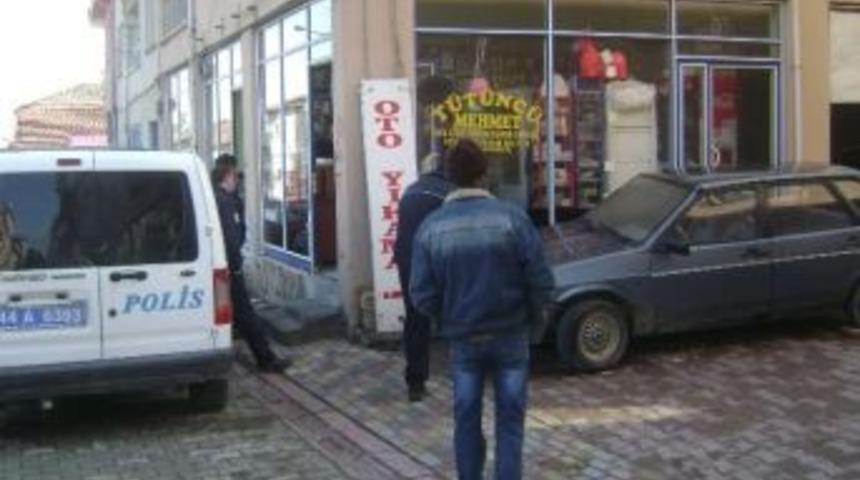 İş Yerinden T&uuml;t&uuml;n &Ccedil;aldılar