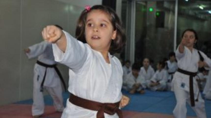 L&uuml;leburgaz'da Karate Kuşak İmtihanı Yapıldı