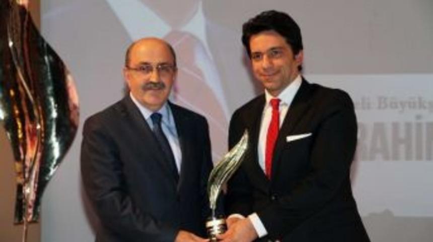 Başkan Karaosmanoğlu'na Bir &Ouml;d&uuml;l Daha