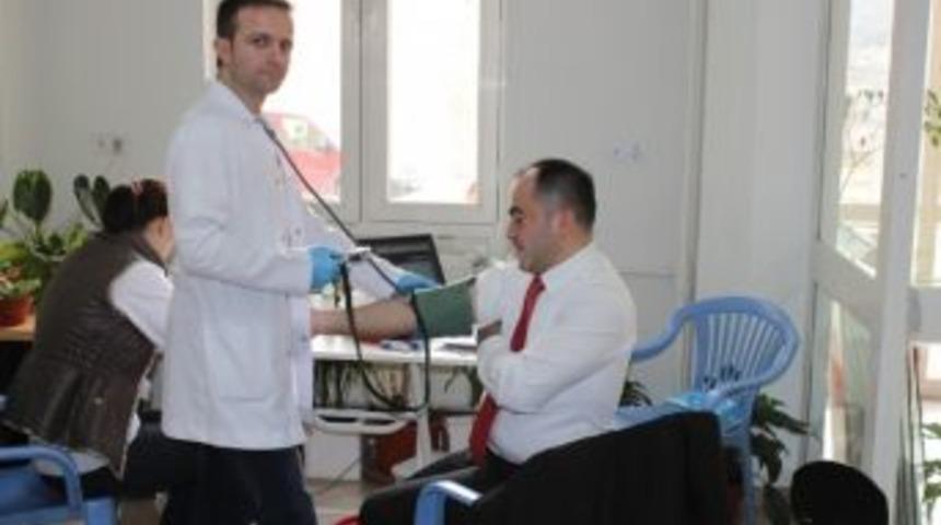 G&uuml;m&uuml;şhane&rsquo;de Sağlık &Ccedil;alışanları Kan Verdi