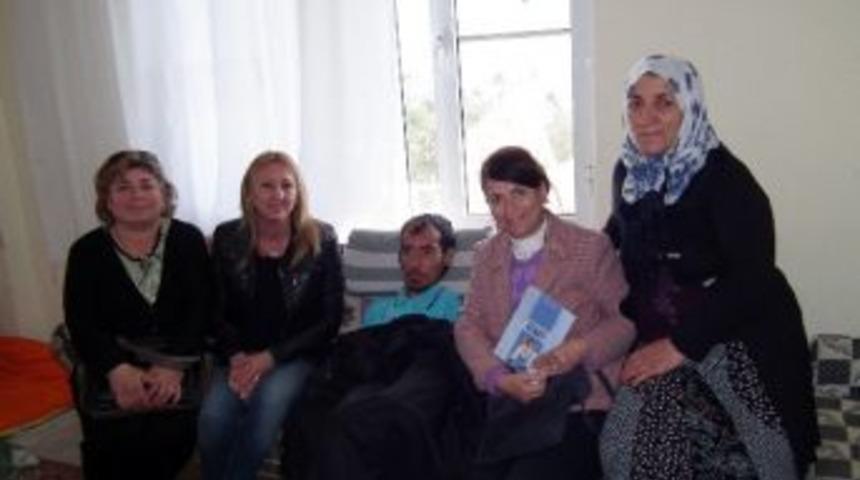 Mhp&rsquo;li Bayanlardan Engelli Abbas&rsquo;a Tekerlekli Sandalye S&uuml;rprizi