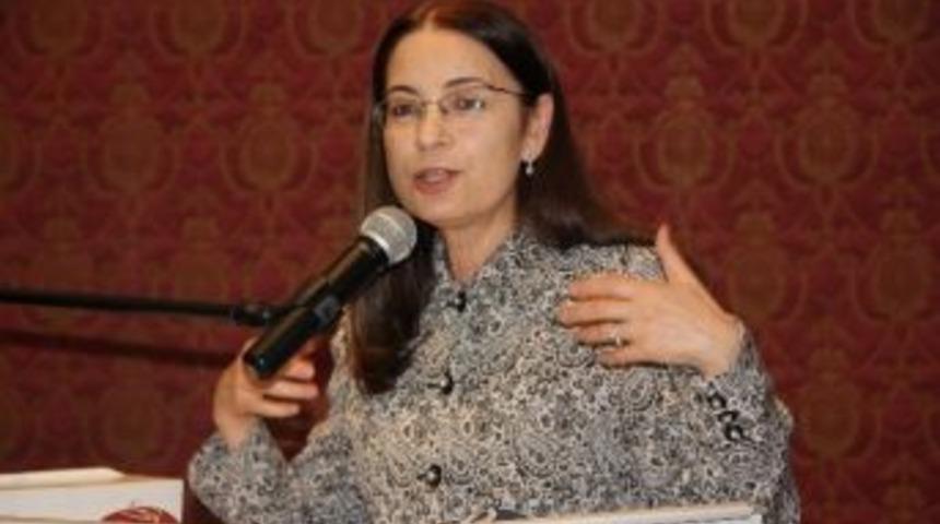 Ayşenur İslam:"kasetler Savaşı Başladı"