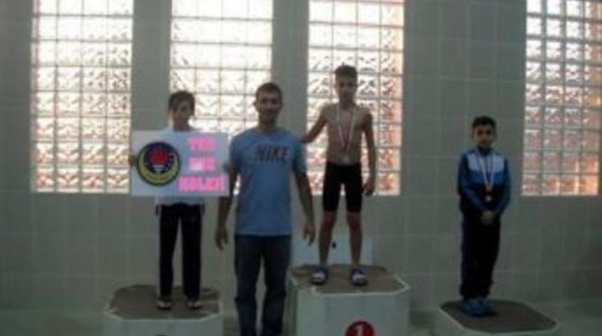 S&ouml;keli Y&uuml;z&uuml;c&uuml;lerden B&uuml;y&uuml;k Başarı