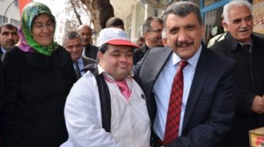 G&uuml;rkan: &ldquo;rol Model Hizmetler Yaptık&rdquo;