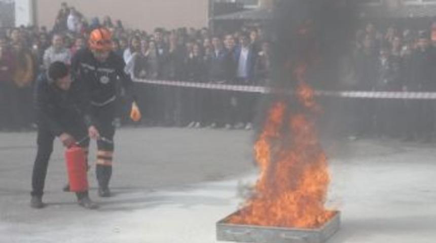 D&uuml;zce Ticaret Lisesinde Yangın Tatbikatı