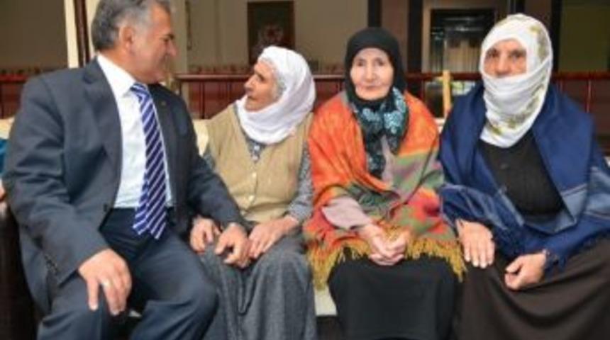 Başkan Memduh B&uuml;y&uuml;kkılı&ccedil;, Huzurevi Sakinleri İle Buluştu