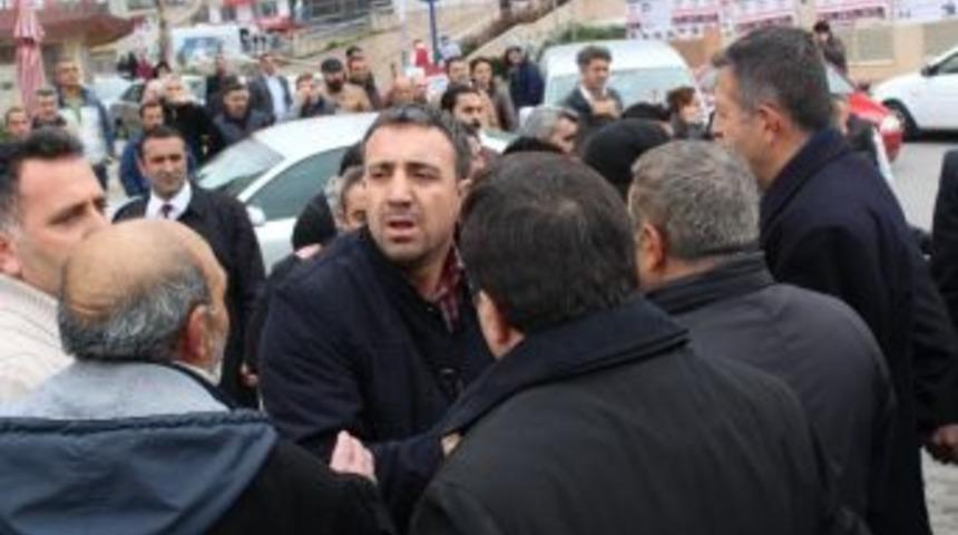 İha Muhabirlerine &Ccedil;irkin Saldırı