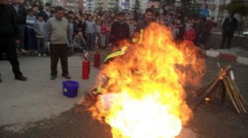 Akşehir İtfaiyesi Eğitimlerini S&uuml;rd&uuml;r&uuml;yor