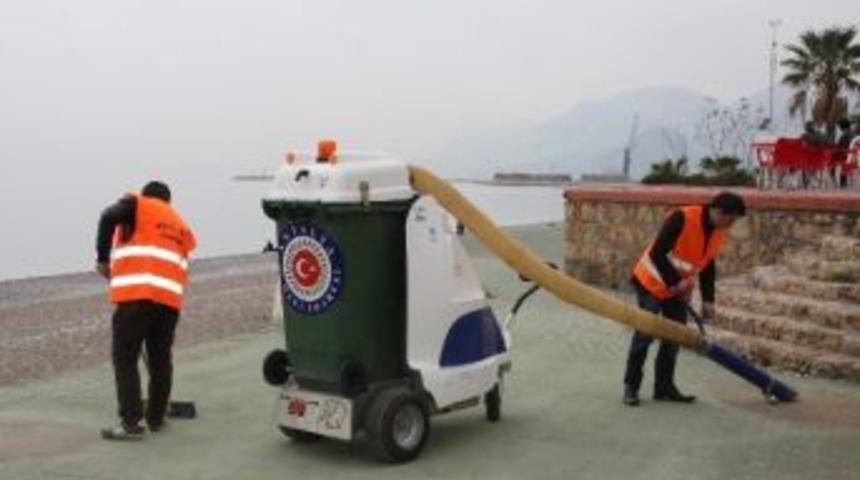 Konyaaltı Sahiline Bakım