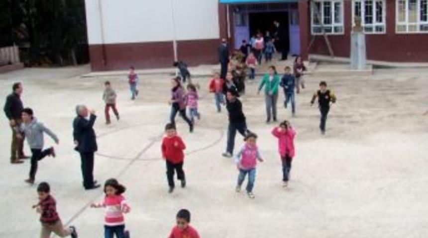 İlk&ouml;ğretim Okulunda Ger&ccedil;eğini Aratmayan Tatbikat