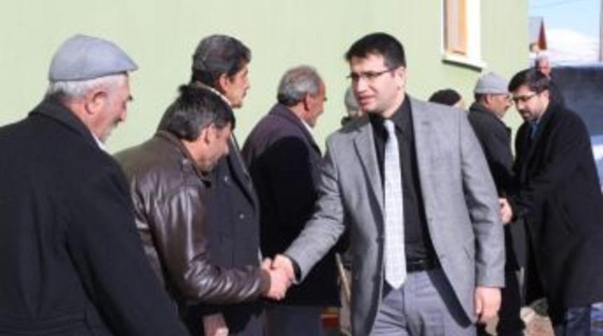 Kaymakam &Ccedil;i&ccedil;ek, Taziye Ziyaretinde