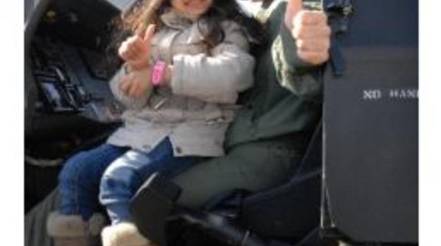 Yetiştirme Yurdunda Kalan &Ccedil;ocuklar Mehmet&ccedil;iklerle Buluştu