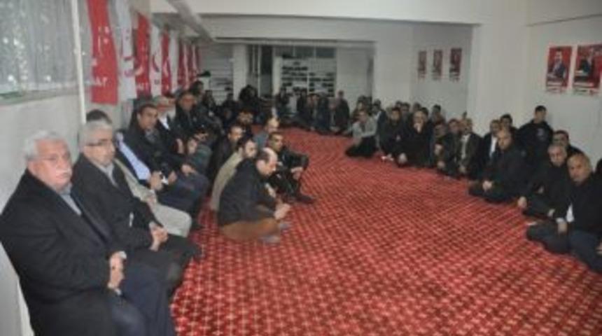 Saadet Partisi, İpek Caddesi&rsquo;nde Vatandaşlarla Bir Araya Geldi