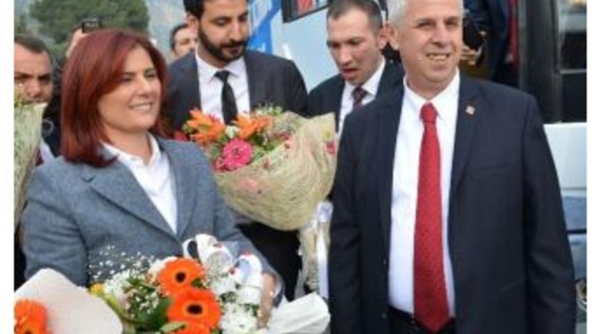 &Ouml;zlem &Ccedil;er&ccedil;ioğlu S&ouml;ke'de Tur Attı