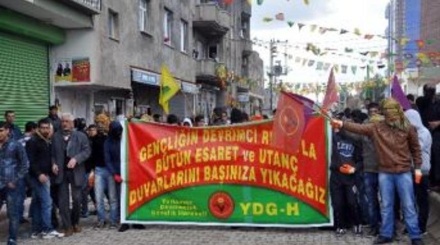 Nusaybin&rsquo;de Protesto Y&uuml;r&uuml;y&uuml;ş&uuml;nde Olaylar &Ccedil;ıktı