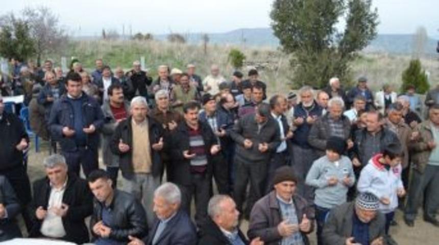 Kula'da &Ccedil;ift&ccedil;iler Yağmur Duasına &Ccedil;ıktı