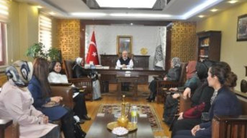 Ak Parti Kadın Kollarından &Uuml;niversiteye Ziyaret