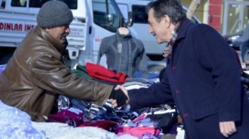 Başkan Ata&ccedil; Tunalı Pazarını Gezdi