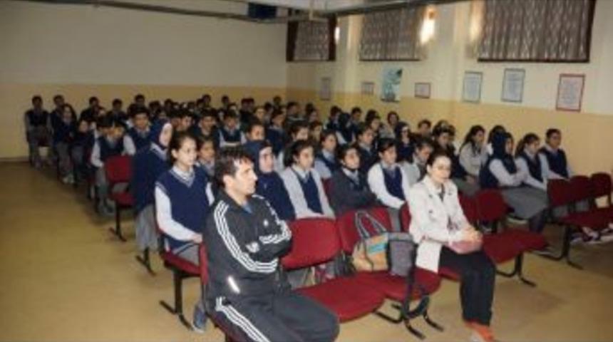 Gen&ccedil;lere &lsquo;g&uuml;venli Hayat G&uuml;venli İnternet&rsquo; Konulu Seminer Verildi