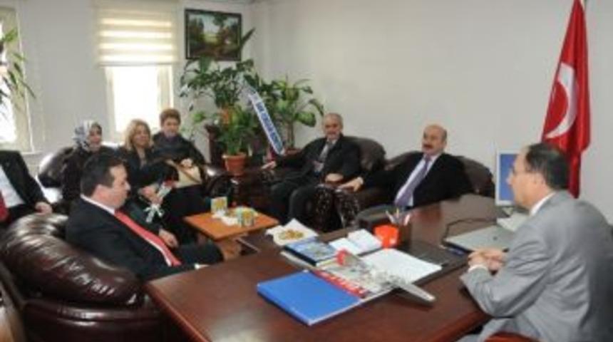 Mhp'li Başkan Adayı Okan Yanmaz Vergi Haftasını Karanfillerle Kutladı