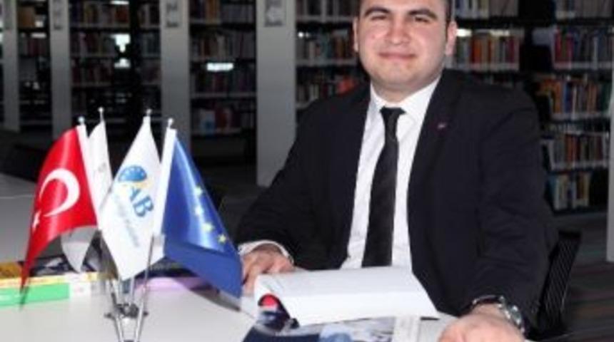 İzmirli Gencin Adını Avrupa Duydu