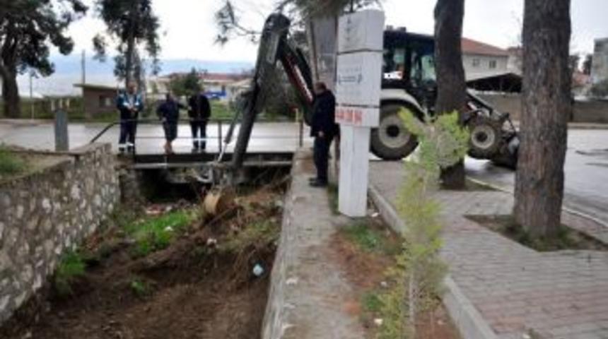 Mudanya&rsquo;da Dereler Islah Ediliyor