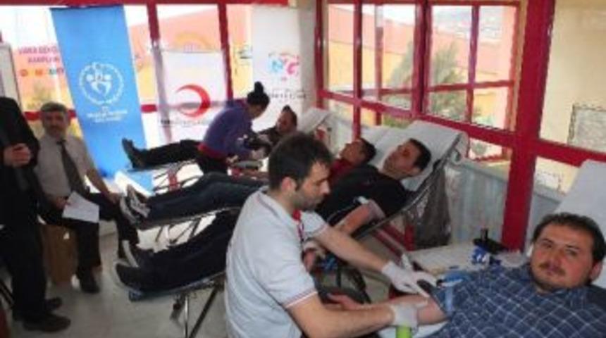 Yozgat Gen&ccedil;lik Merkezinden Kızılay&rsquo;a Kan Bağışı