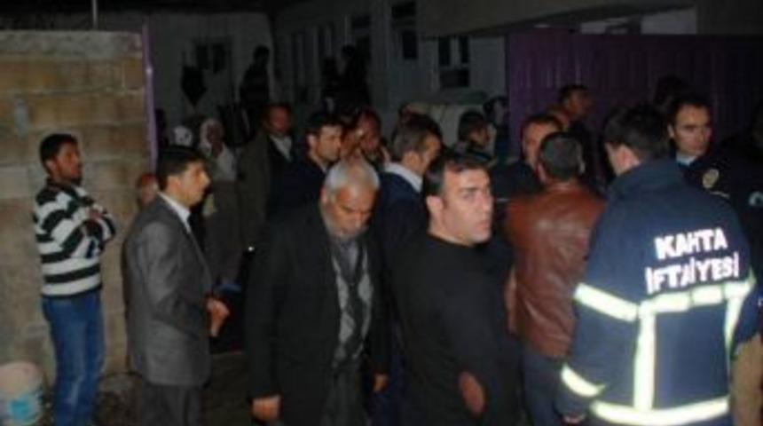 Kahta'da &Ccedil;ıkan Yangında Ev K&uuml;le D&ouml;nd&uuml;