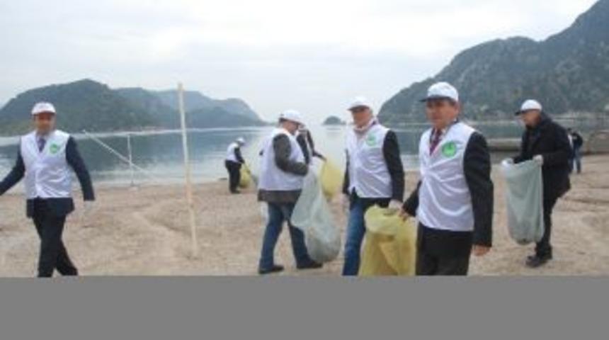 Bu Defa M&uuml;d&uuml;rler Temizlik Yaptı