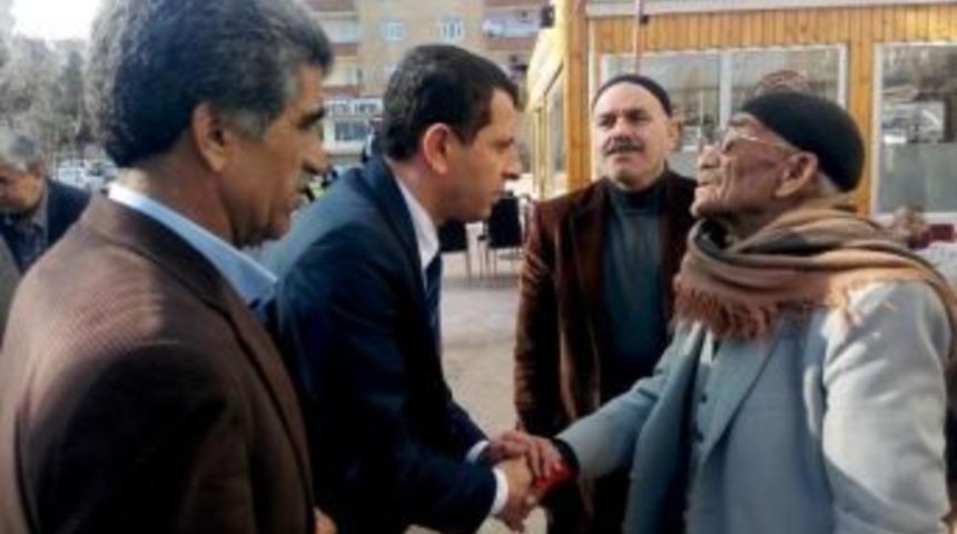 Parlak Sokak Sokak Dolaşıyor