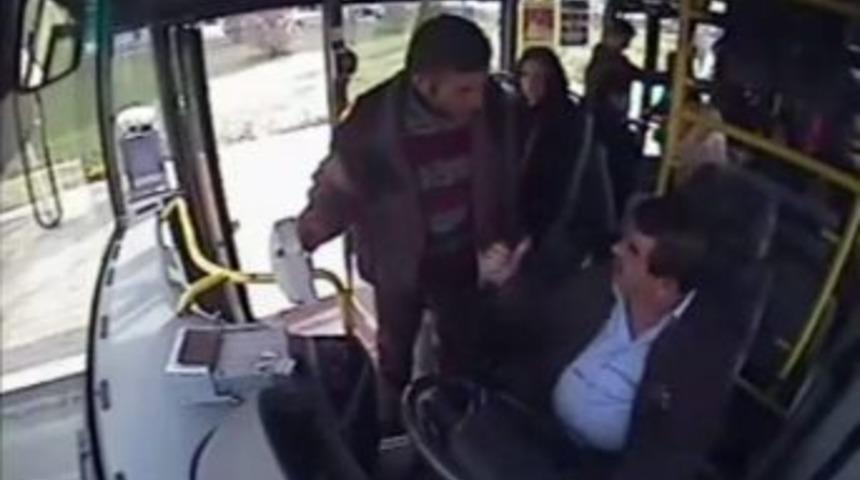 Halk Otob&uuml;s&uuml;ne Alkoll&uuml; Binen Şahıs Zor Anlar Yaşattı