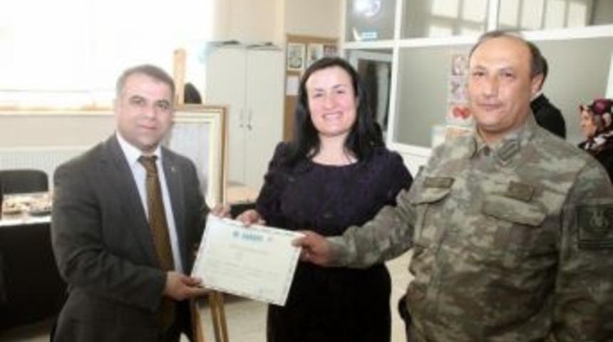 Başkan Aksoy Kursiyerlere Sertifikalarını Verdi