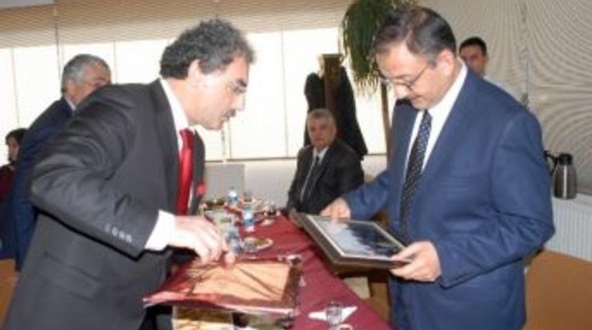 Başkan &Ouml;zhaseki, Konservatuvar &Ouml;ğretim G&ouml;revlileri İle Bir Araya Geldi