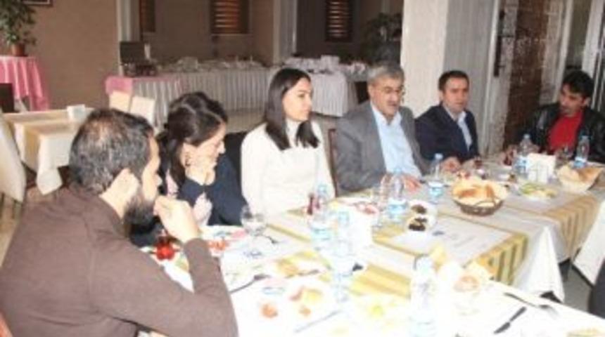 Bdp Belediye Eş Başkanlarından Basına Kahvaltı