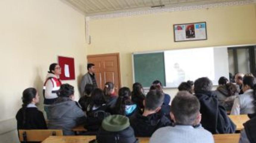 Jandarmadan Lise &Ouml;ğrencilerine G&uuml;venli Internet Eğitimi