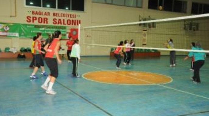 Bdp'li Kadın Eş Başkan Adayları Sahada Ter D&ouml;kt&uuml;