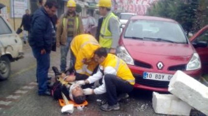 Otomobilin A&ccedil;ılan Kapısına &Ccedil;arpan Bisikletli Yaralandı