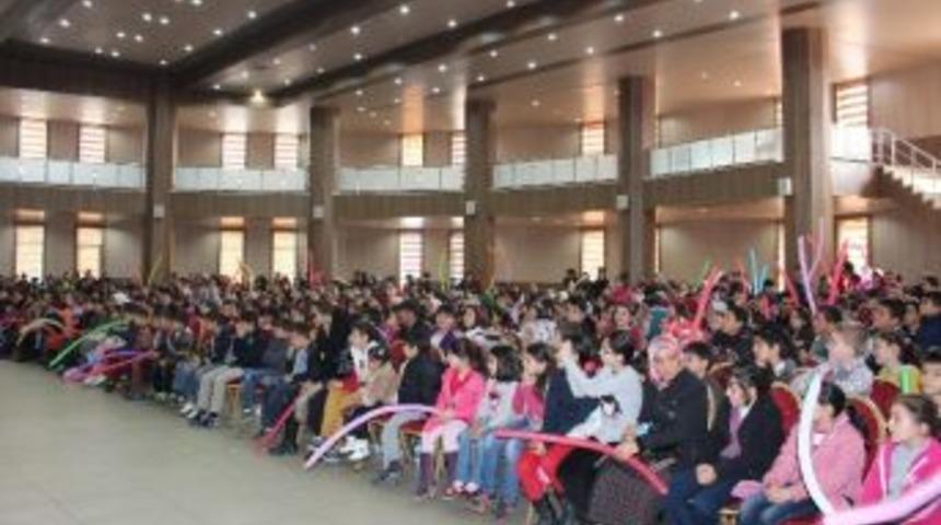 Oltu&rsquo;da Sirk İzdihamı