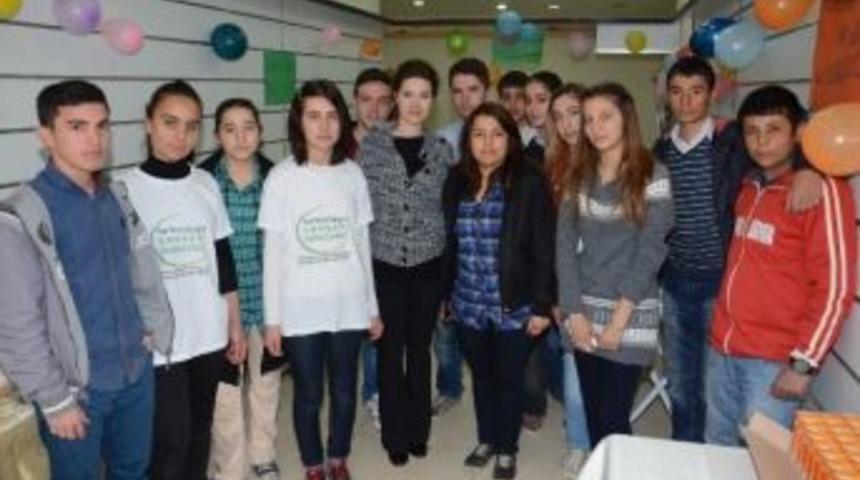 &Ouml;ğrenciler Kanser Hastaları İ&ccedil;in Kermes A&ccedil;tı