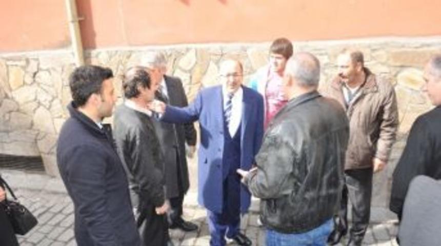 G&uuml;mr&uuml;k&ccedil;&uuml;oğlu Basın Mensuplarının Sorularını Cevaplandırdı
