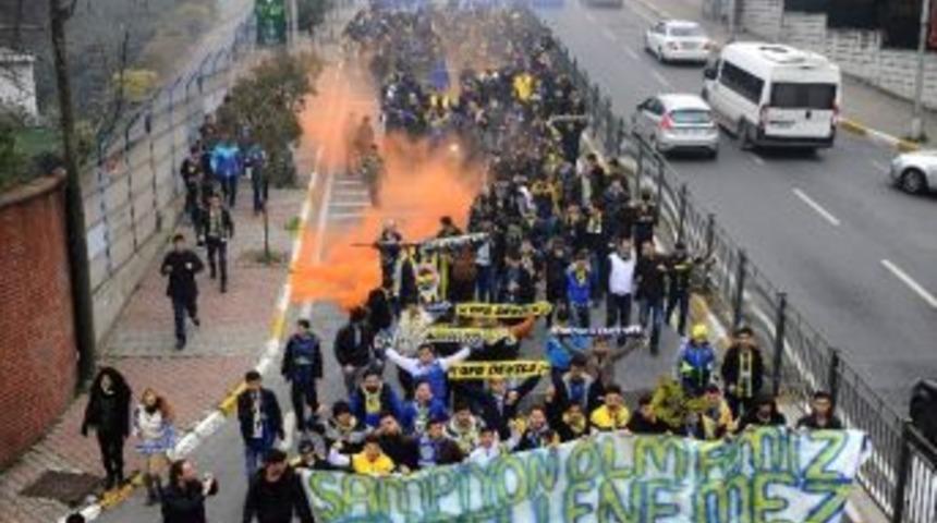 Fenerbah&ccedil;eli Taraftarlar Tff Binasına Y&uuml;r&uuml;d&uuml;