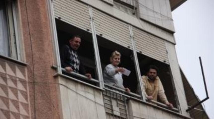 Balkondaki Kadın Mektubunu Başbakan Erdoğan'a Ulaştırdı