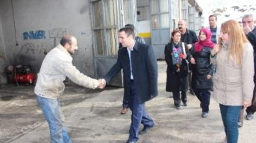 Belediye Eş Bakanı Ve İl Enc&uuml;menleri Esnafı Ziyaret Etti