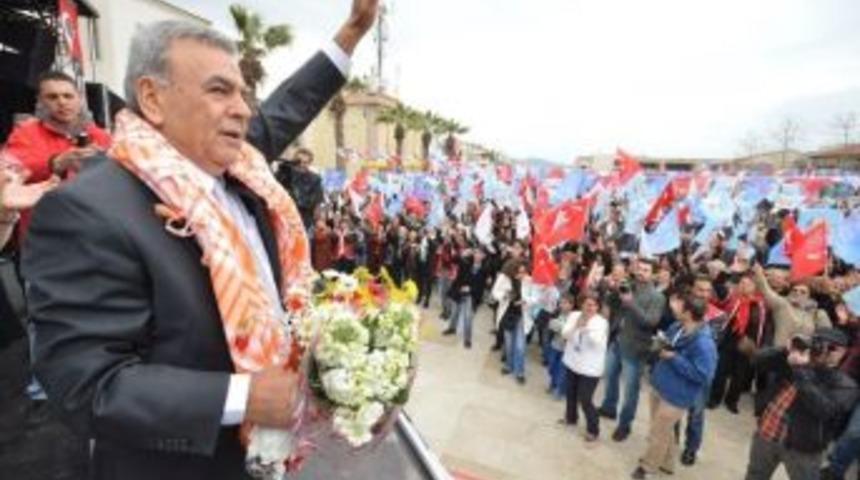 Aziz Kocaoğlu, Urla Se&ccedil;im B&uuml;rosu A&ccedil;ılışına Katıldı