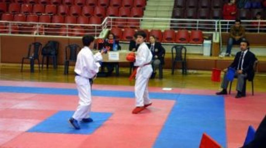 Anadolu Yıldızlar Ligi Karate M&uuml;sabakaları Sona Erdi