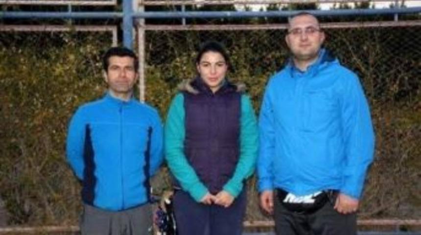 D&uuml;nya Şampiyonu Ok&ccedil;u Aleyna Ak&ccedil;ınar Mersin'in Gururu Oldu